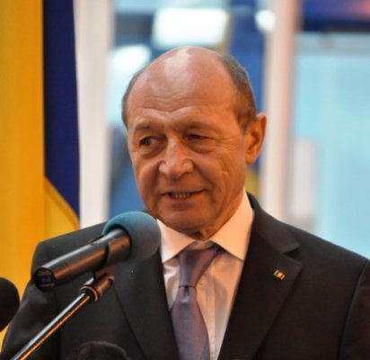 Băsescu, despre Firea: Mai bine ar sta în banca ei şi s-ar ocupa ce se întâmplă pe moşia soţului ei, unde e primar. Că s-ar putea să nu îl mai găsească într-o zi acasă